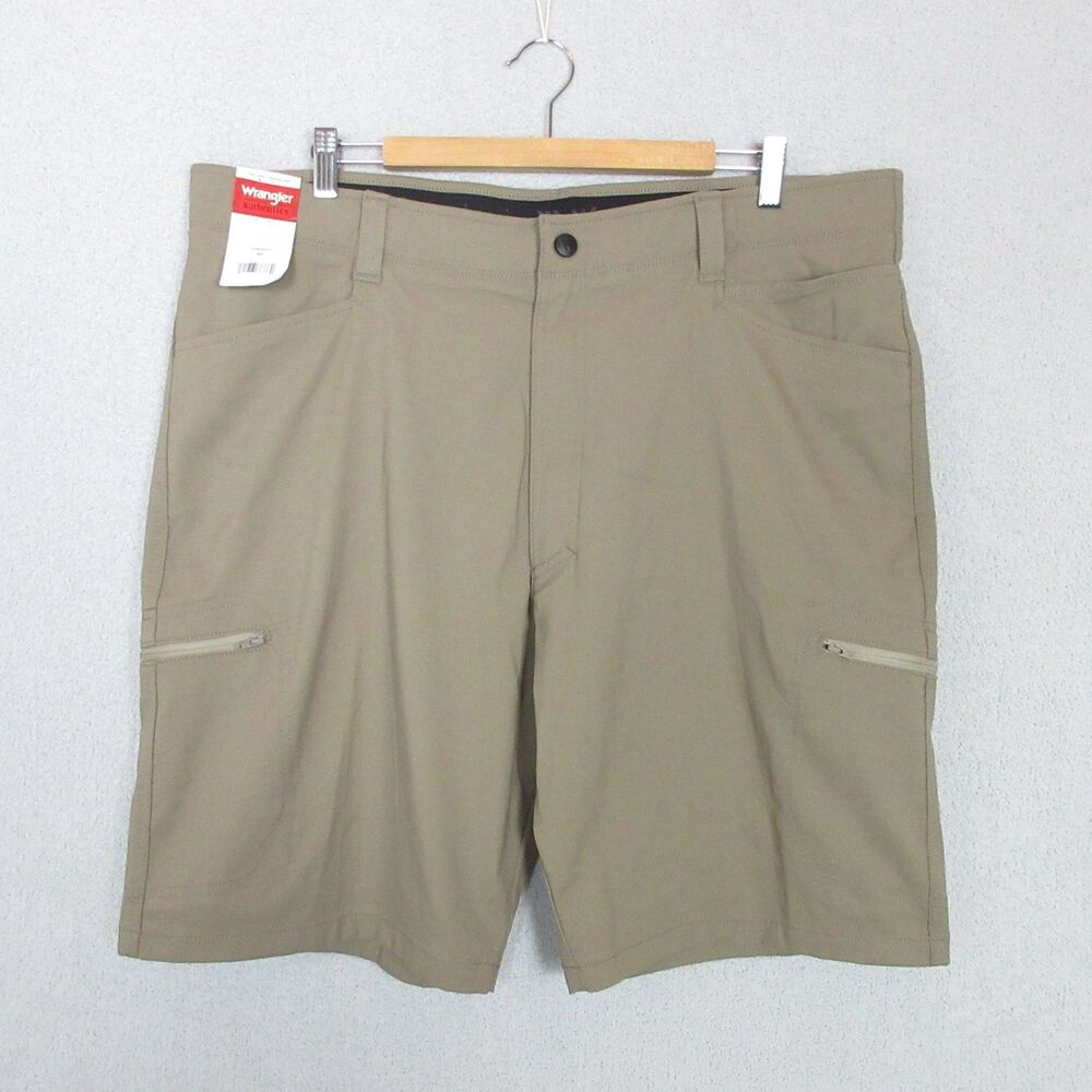 NWT‎ Wrangler Authentics Cargo Shorts Mens 40 Stretch Zip Pockets Khaki